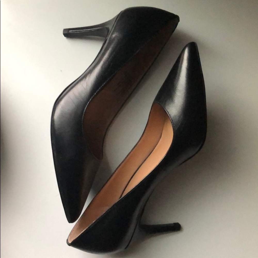 Banana republic black leather pumps